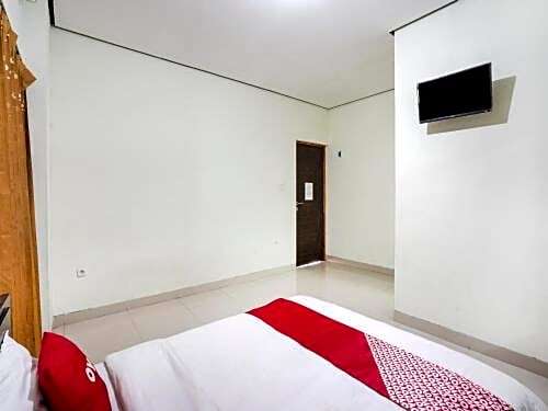 Сурабая: OYO 3842 Eiffel Ketintang Unesa Syariah