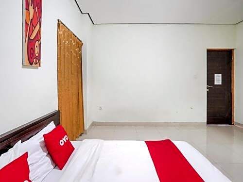 Сурабая: OYO 3842 Eiffel Ketintang Unesa Syariah