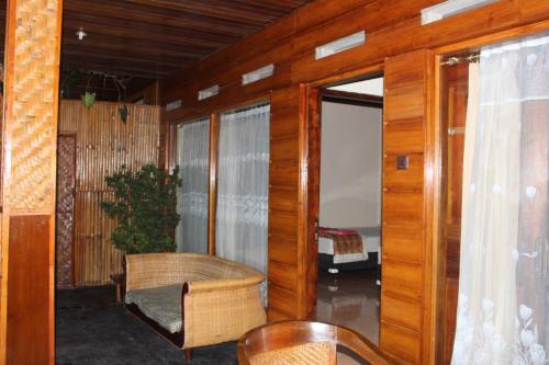 Караганьяр: Sukuh Cottage