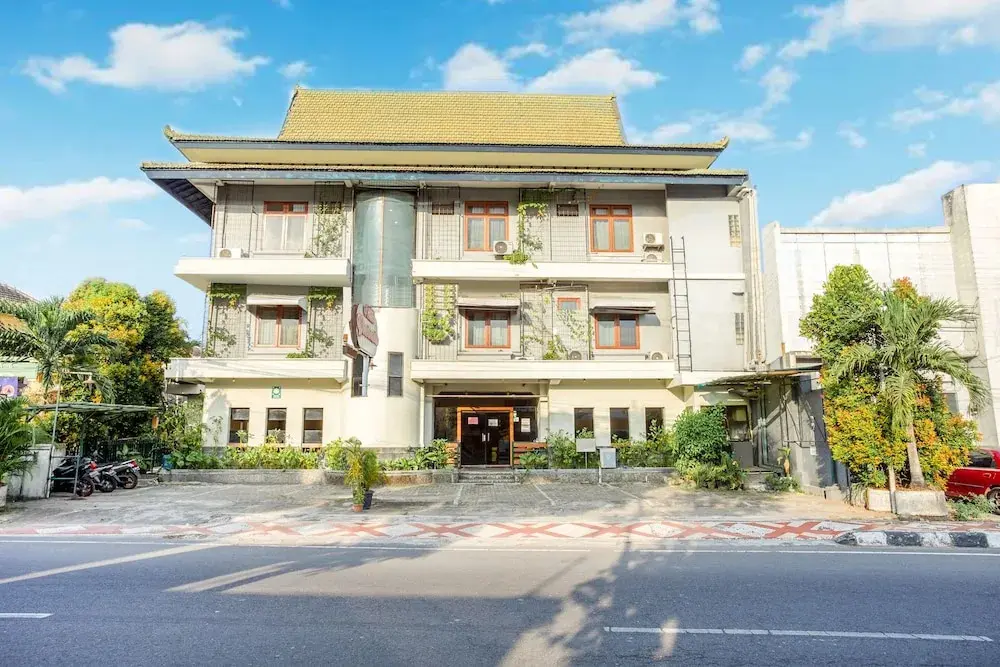 Джокьякарта: Hotel Winotosastro by OYO Rooms
