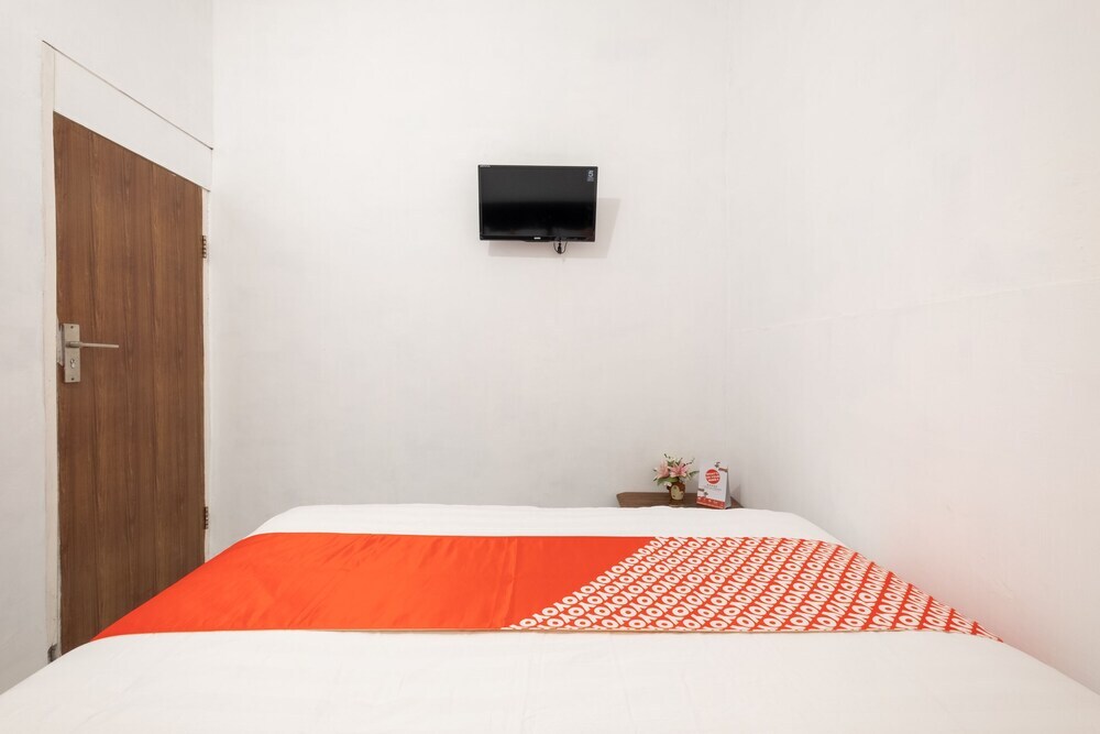 Джокьякарта: Hotel Brosta by OYO Rooms