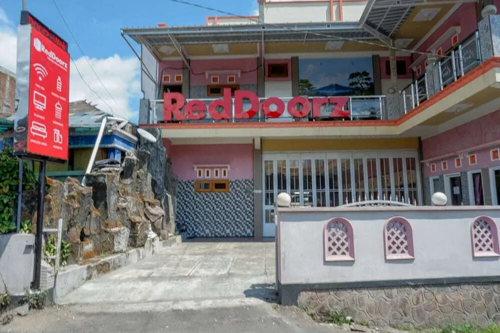 Вонособо: Tanah Mas Persada Hotel by RedDoorz