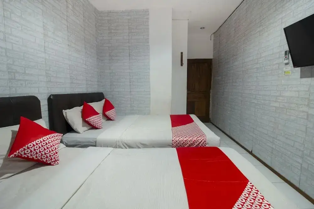 Маланг: Bwalk Hotel by OYO Rooms