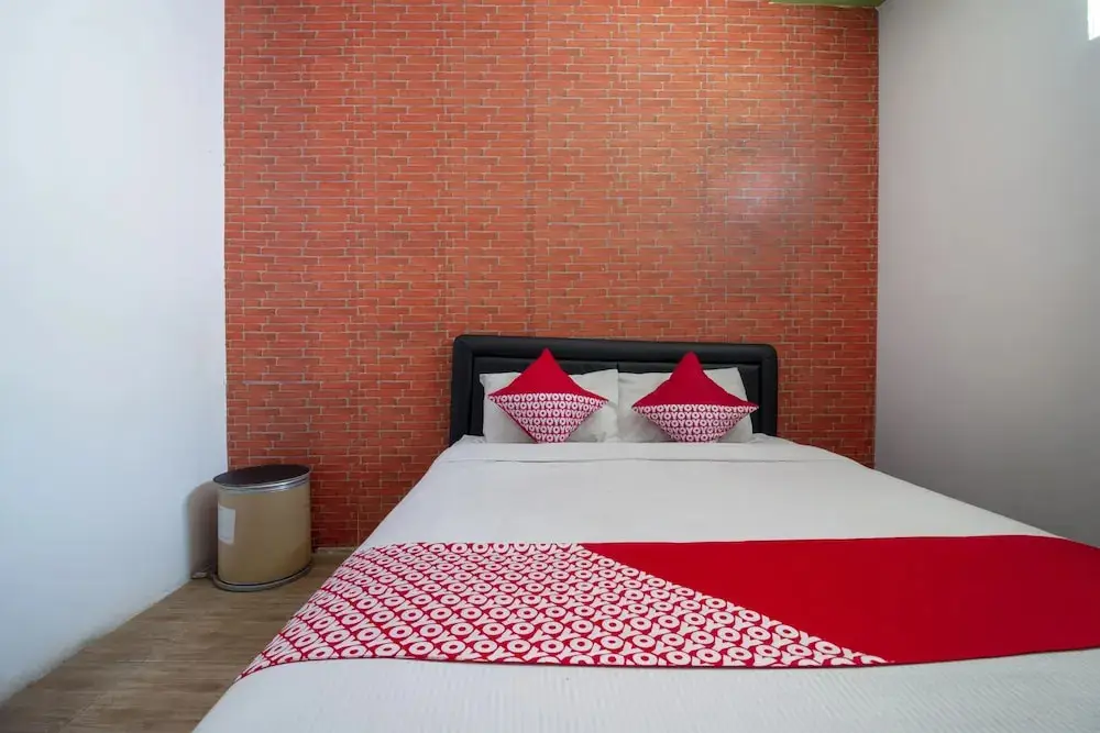 Маланг: Bwalk Hotel by OYO Rooms