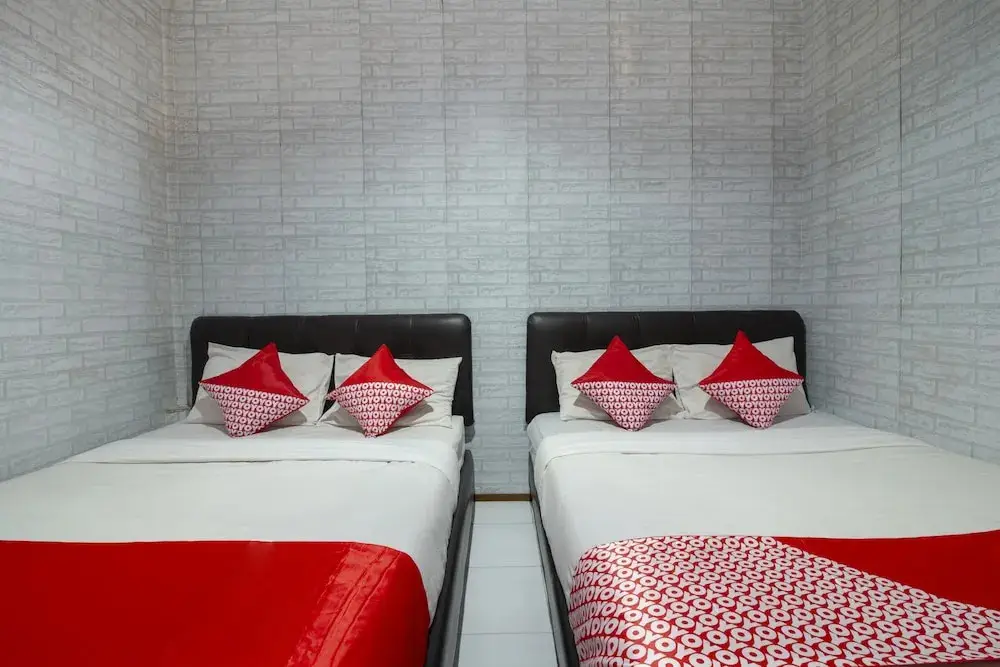Маланг: Bwalk Hotel by OYO Rooms