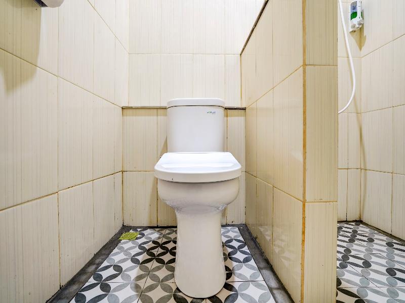 Чиребон: Nginep Yuuk Guest House by Oyo Room