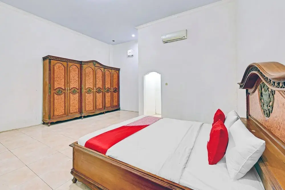 Кебасен: Hotel Intan by OYO Rooms