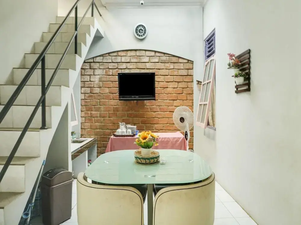 Мартапура: Garuda Guest House By Oyo Room