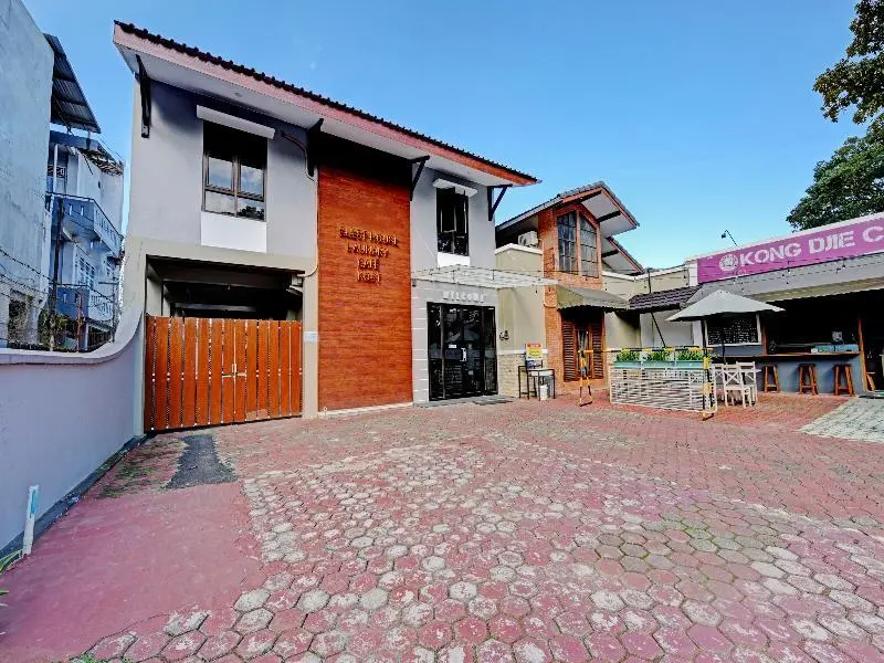 Пурвокерто: OYO 90497 Navaya Guest House