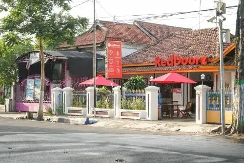 Нганджук: RedDoorz Plus @ Alun Alun Nganjuk