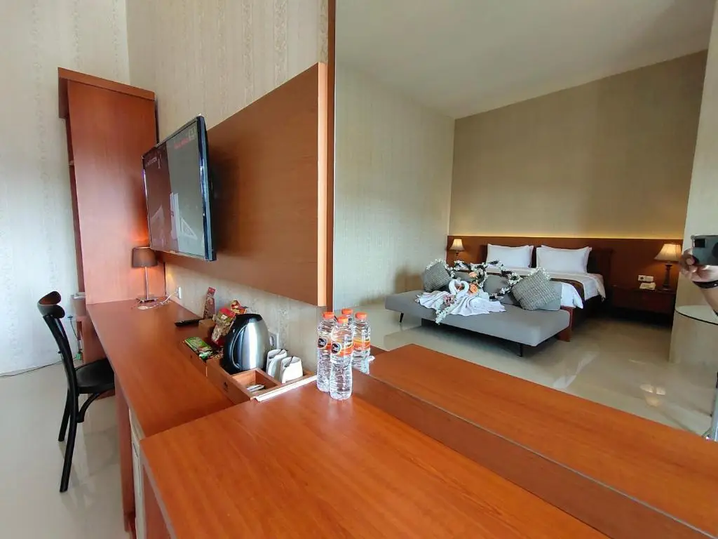 Бондовосо: Dreamland Hotel And Lounge