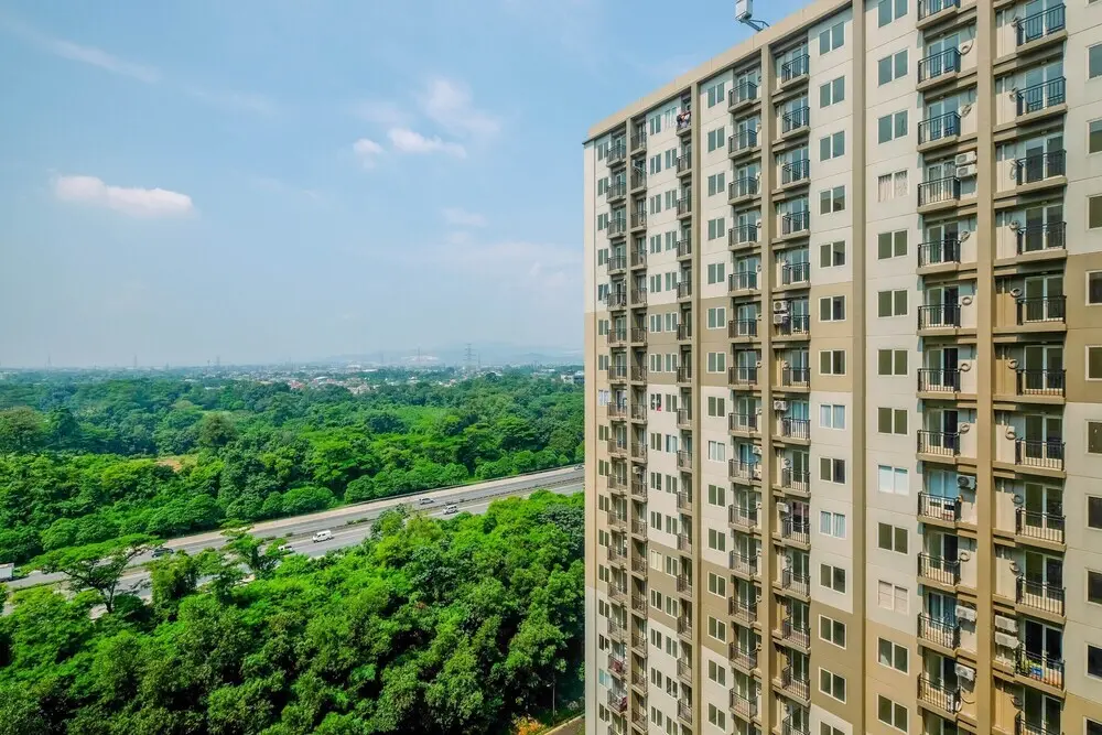 Сукарайя: Podomoro Golf View Apartment By Travelio