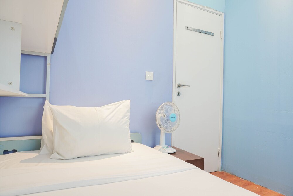 Джакарта: Seasons City Apartment