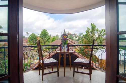Тембок: Mesari House