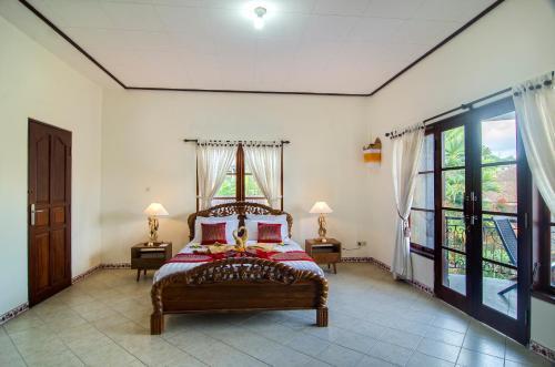 Тембок: Mesari House