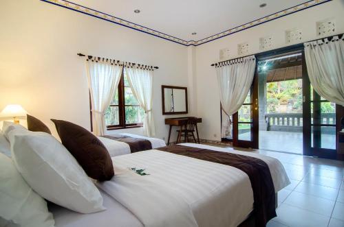 Тембок: Mesari House