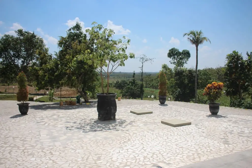 Блора: Same Hotel Cepu
