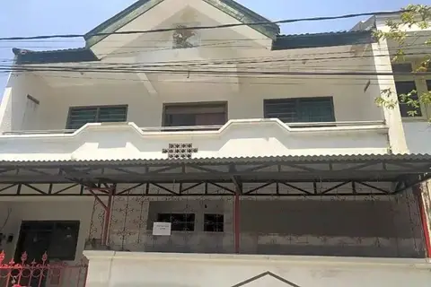 Manyar Guest House by OYO Rooms — фото 1