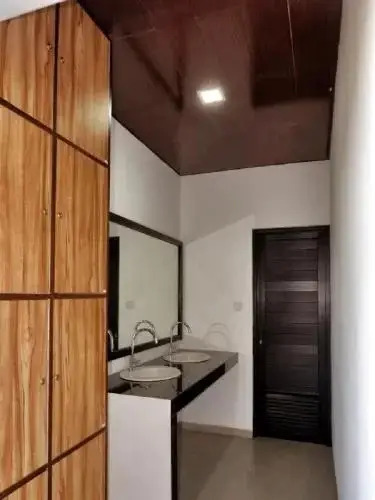 Тангеранг: Guest House 555