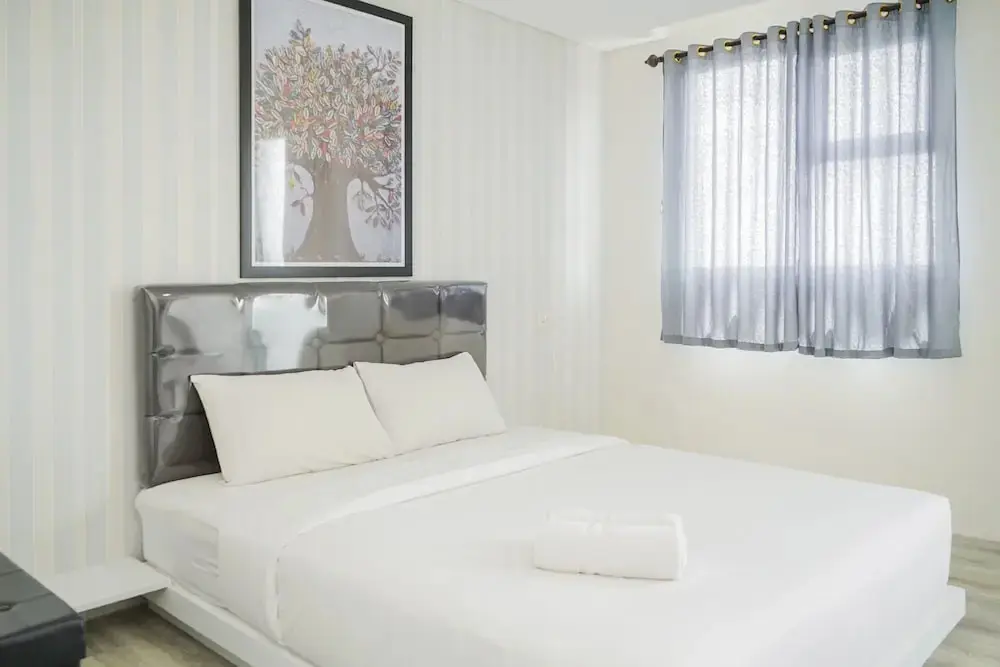 Южный Тангеранг: Chic and Spacious Studio at Bintaro Icon Apartment