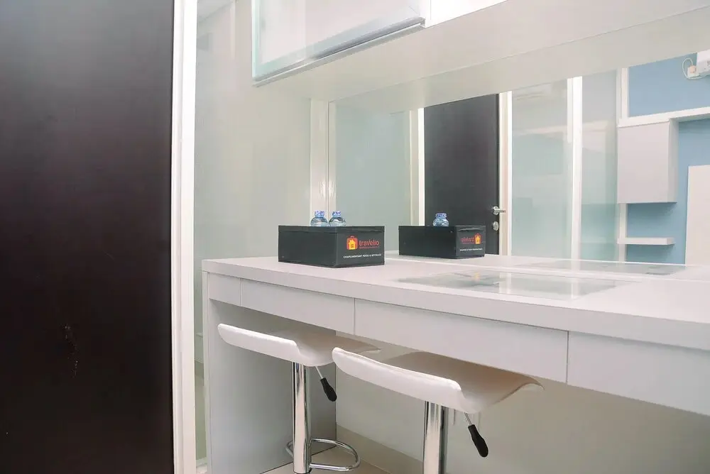 Депок: Cozy Living and Modern 1BR Apartment at Atlanta Residences