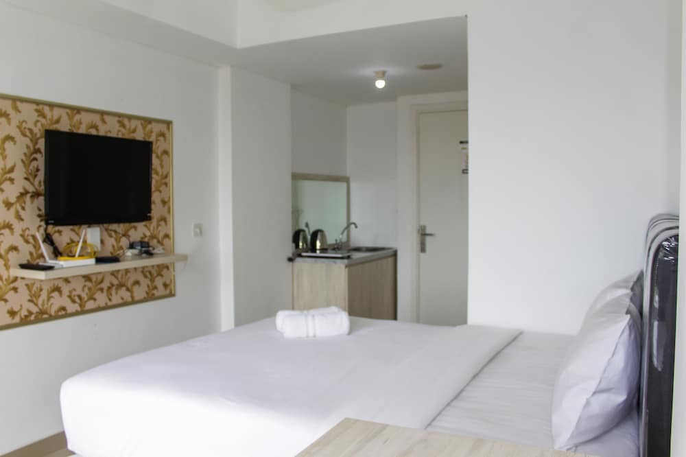 Тангеранг: Minimalist Studio Apartment at Poris 88 with City View