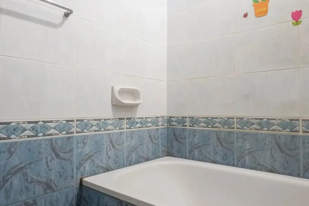 Сурабая: Spacious Classic 1BR Apartment at Taman Beverly