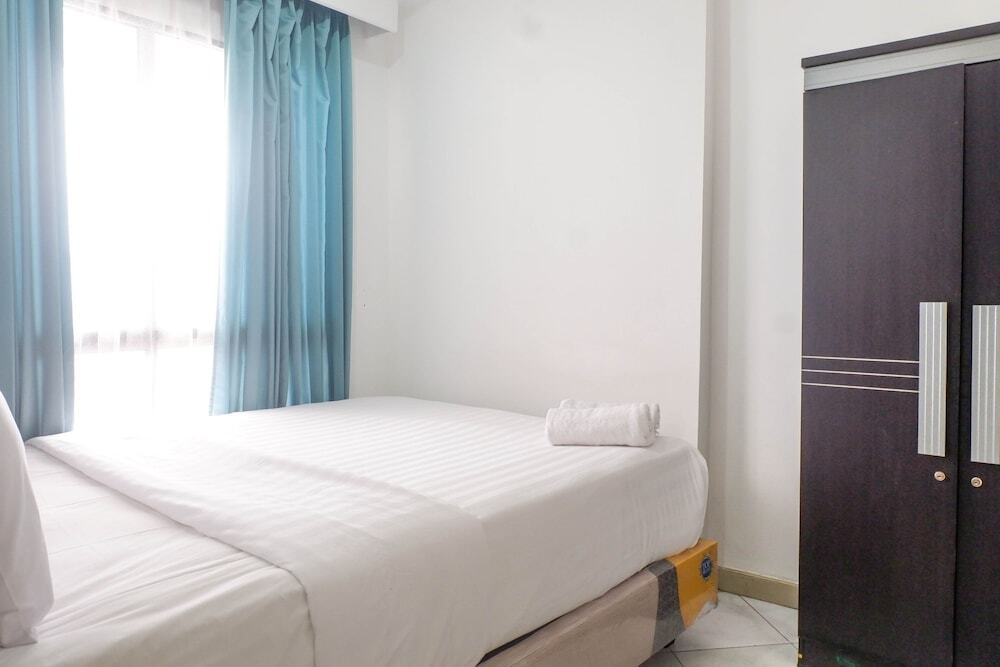 Сурабая: Spacious Classic 1BR Apartment at Taman Beverly