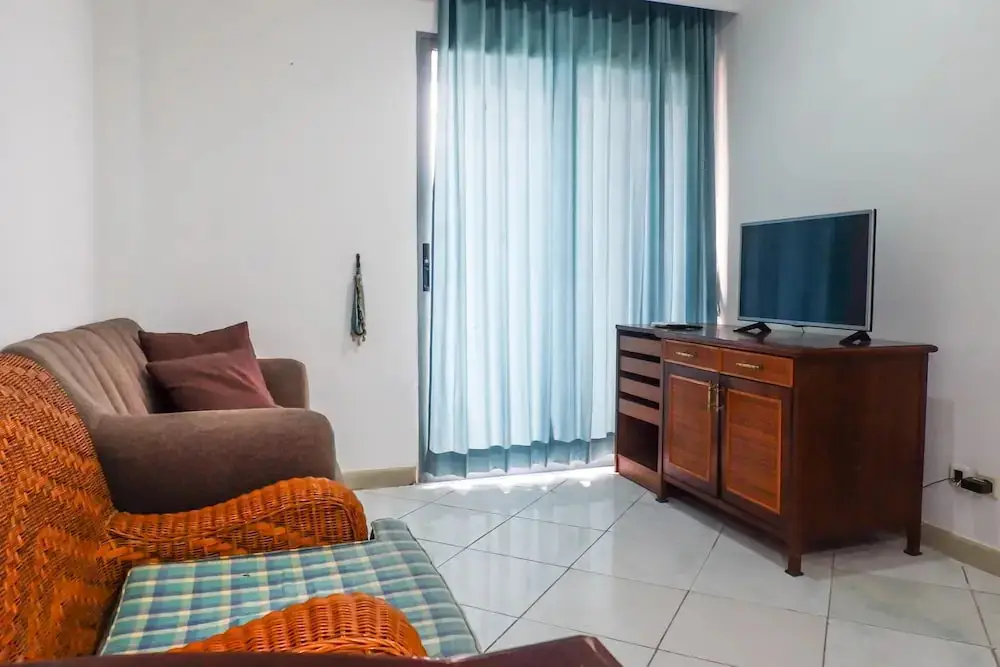Сурабая: Spacious Classic 1BR Apartment at Taman Beverly