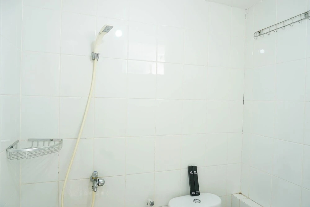 Джакарта: Best Studio Room @ Bassura City Apartment By Travelio