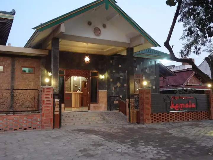 Депок: Kemala Moeslem Hotel