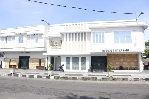 Паре-Паре: Hotel Grand Kartika