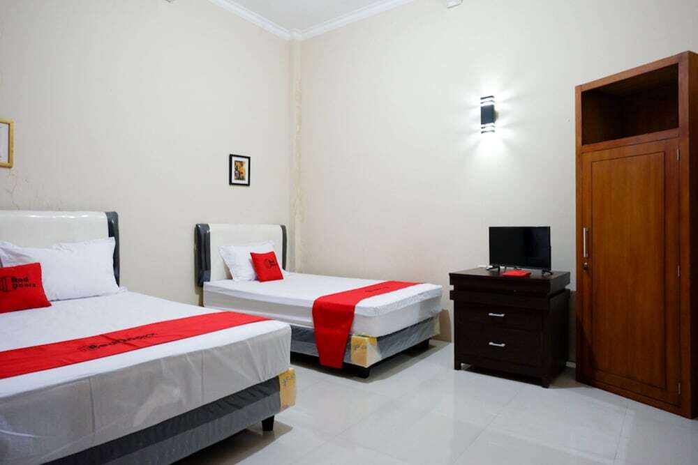 Пекалонган: RedDoorz Syariah near Stasiun Pekalongan