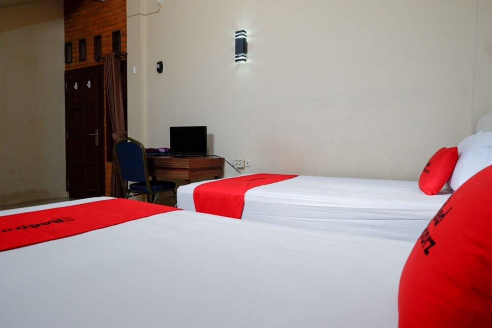 Пекалонган: RedDoorz Syariah near Stasiun Pekalongan