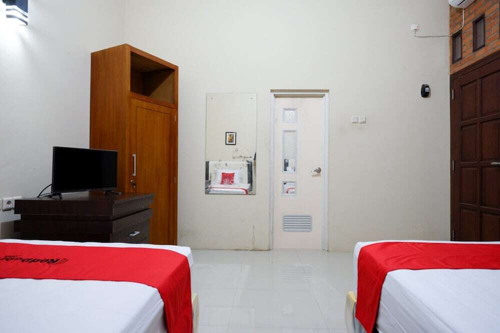 Пекалонган: RedDoorz Syariah near Stasiun Pekalongan