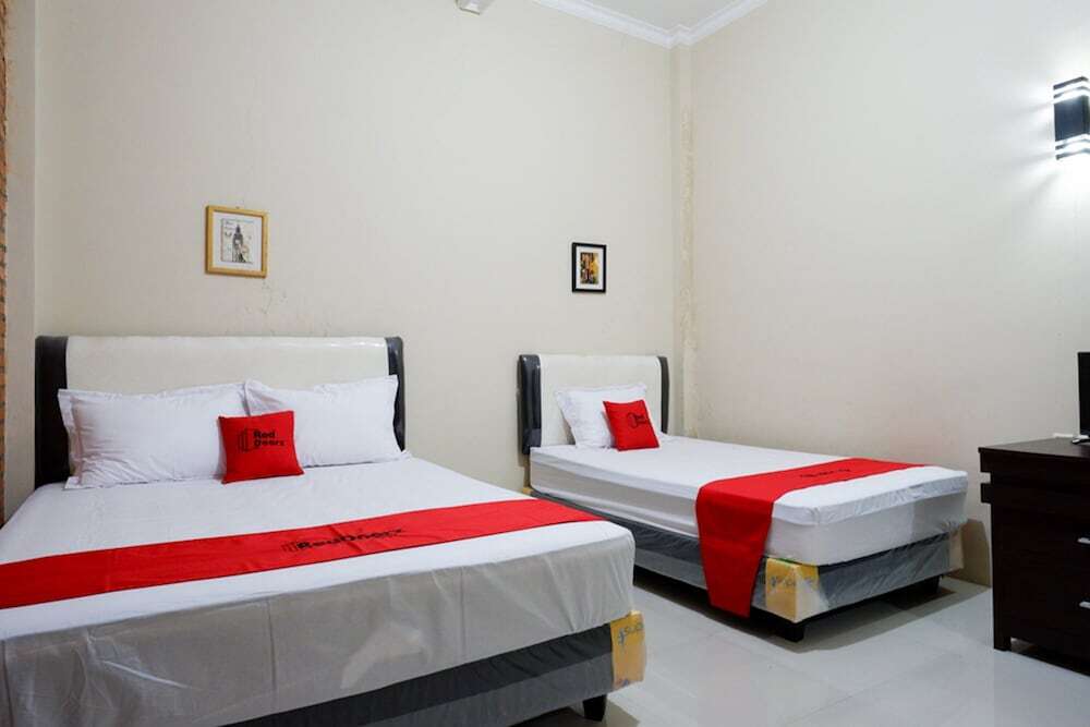 Пекалонган: RedDoorz Syariah near Stasiun Pekalongan