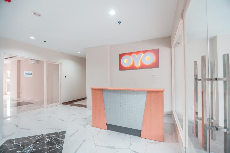 Южный Тангеранг: Green Lake View Ciputat by OYO Rooms