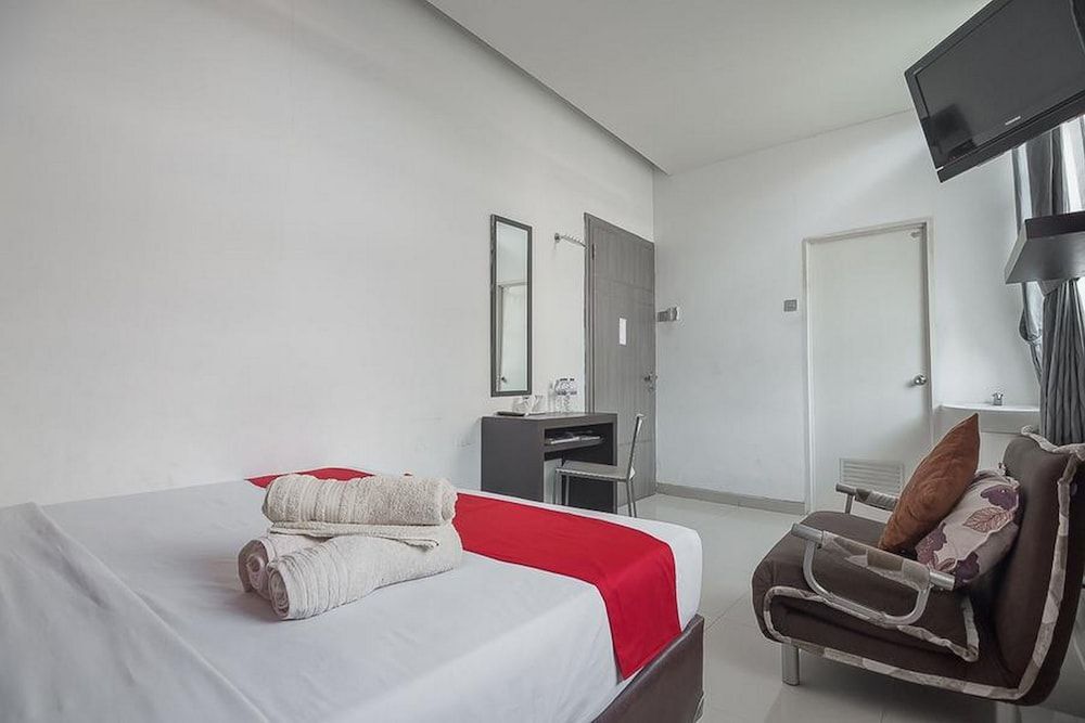 Семаранг: RedDoorz Plus near Undip Pleburan