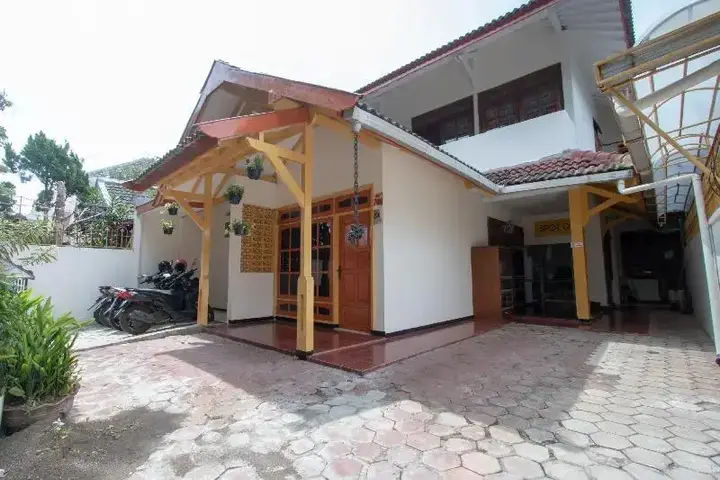 Маланг: SPOT ON 3218 Bee Palm Family Syariah