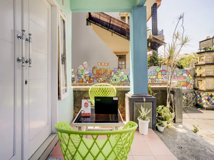 Бату: Guest House Biru by OYO