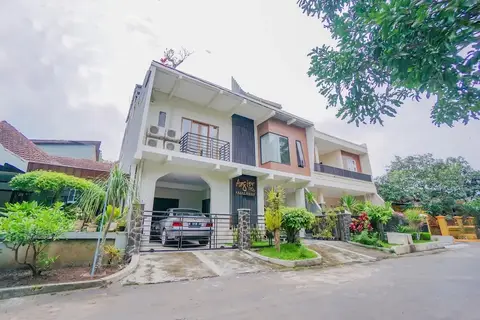 Angler Guest House Malang by OYO Rooms — фото 1
