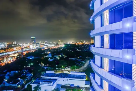 Modern Elegant Studio Grand Kamala Lagoon Apartment — фото 1