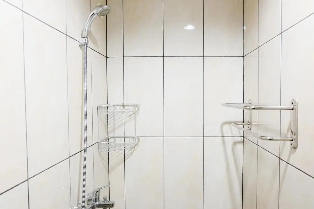 Бекаси: Modern Elegant Studio Grand Kamala Lagoon Apartment