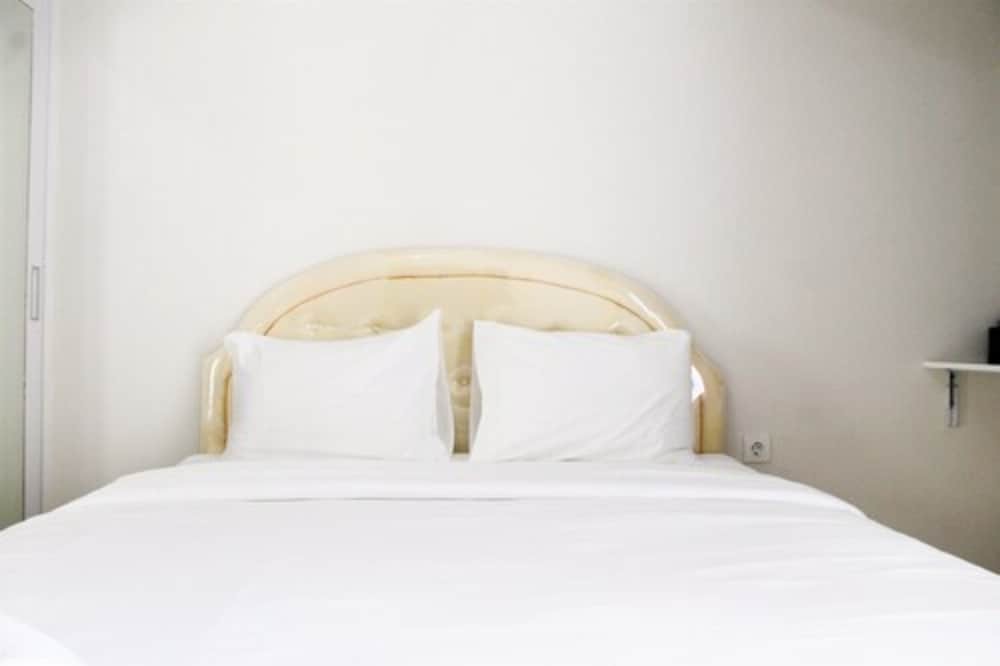 Furnished Studio Apartment @ The Springlake Summarecon — фото 1