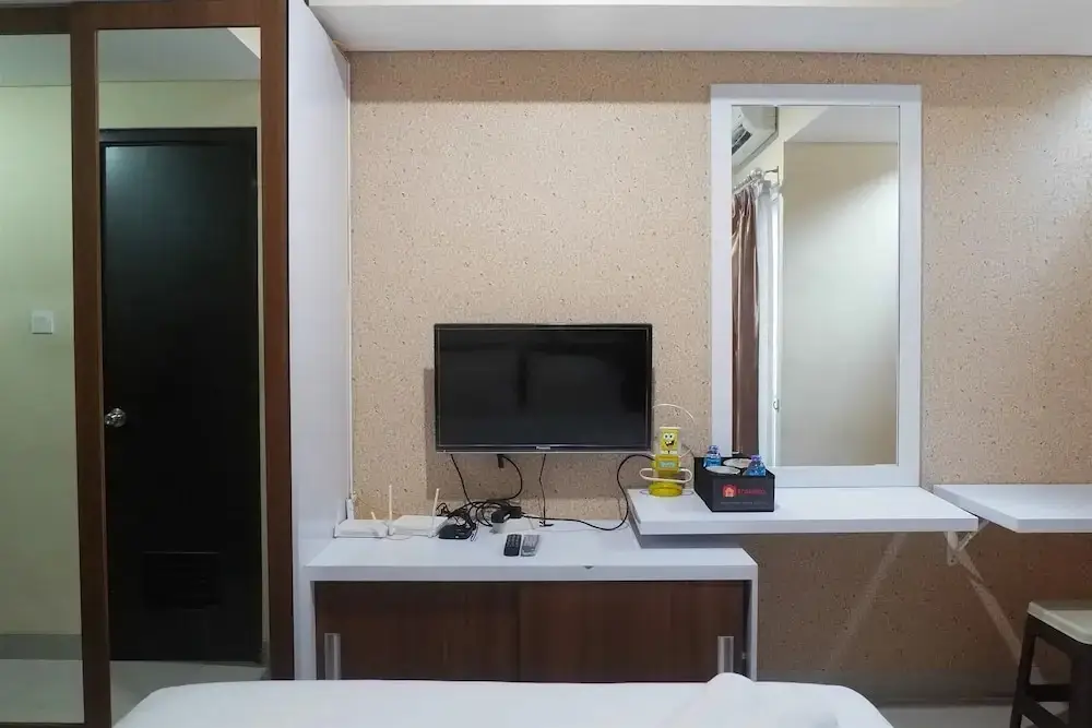 Сурабая: Compact Studio Room at Tamansari Papilio Apartment