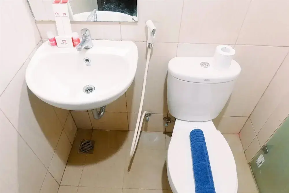 Сурабая: Compact Studio Room at Tamansari Papilio Apartment