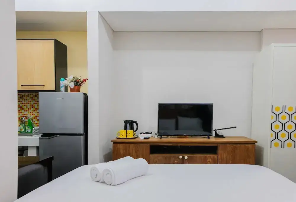 Legok: Contemporary Studio Room at Casa De Parco Apartment