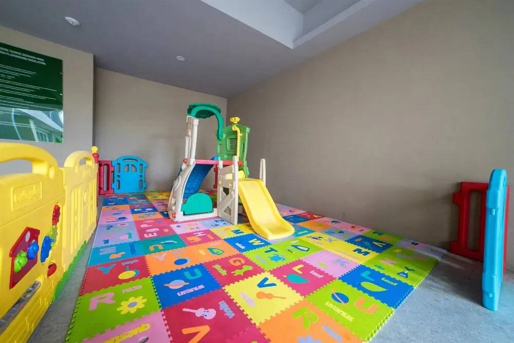 Бандунг: Stylish and Spacious Studio Galeri Ciumbuleuit 3 Apartment