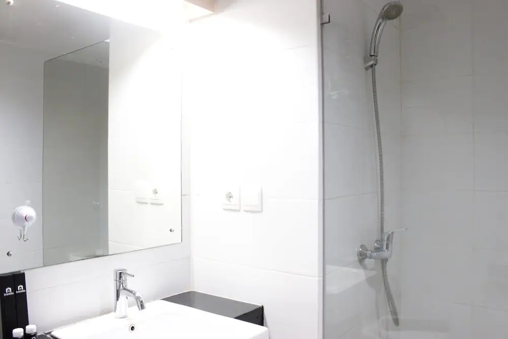 Бандунг: Brand New Studio Beverly Dago Apartment near ITB
