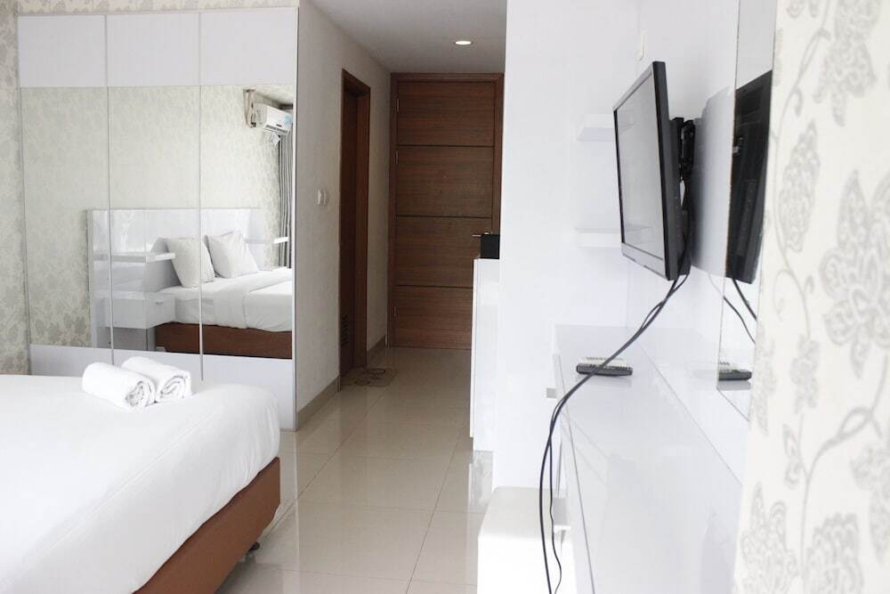Бандунг: Relaxing Studio near ITB at Beverly Dago Apartment